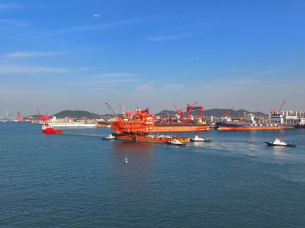 配配查 青岛制造！北部湾海域最大海洋油气平台完工起运